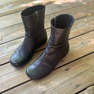 Figura size 8.5 booties